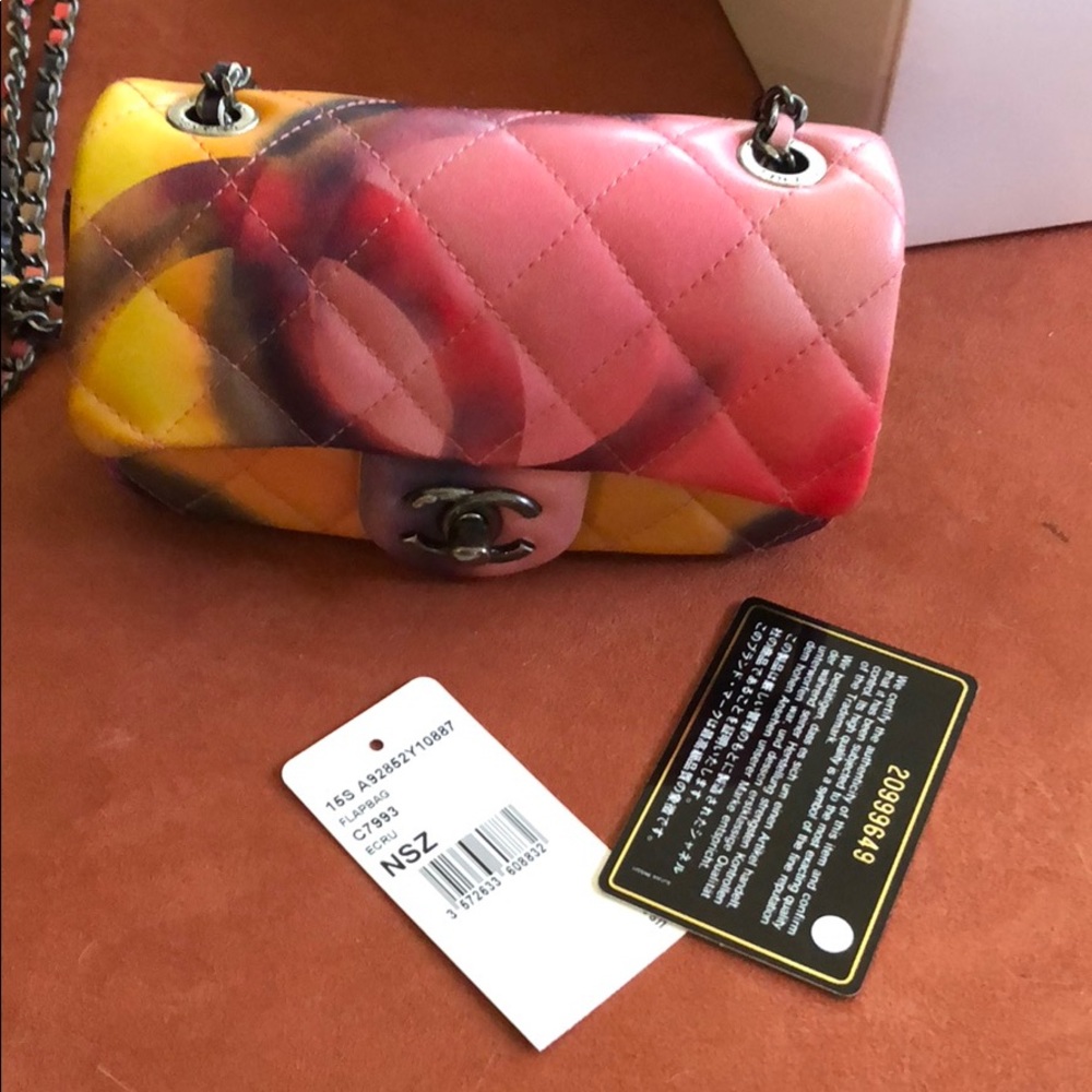 CHANEL AUTHENTIC CROSS BODY LAMBSKIN RUNWAY BAG
